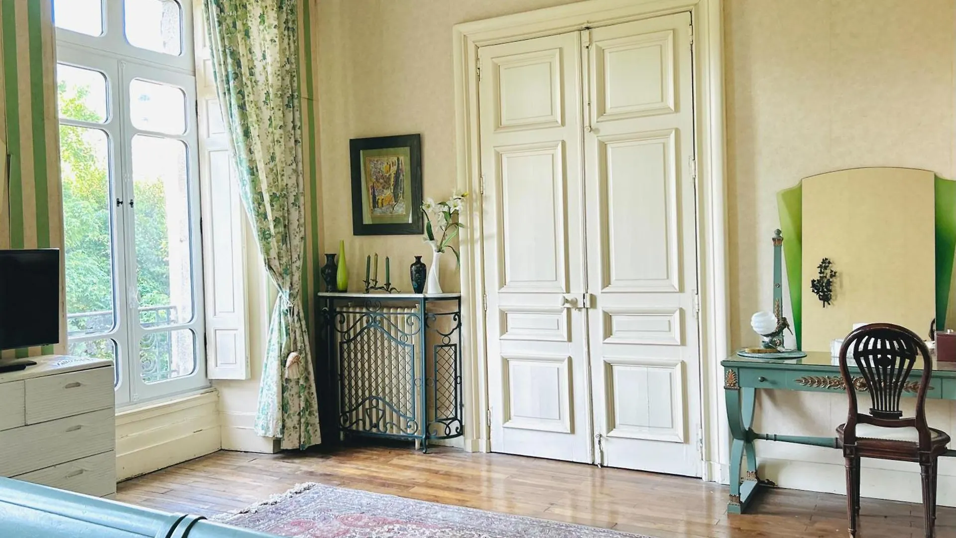 Chateau Mesdames Labastide-Rouairoux 0*,